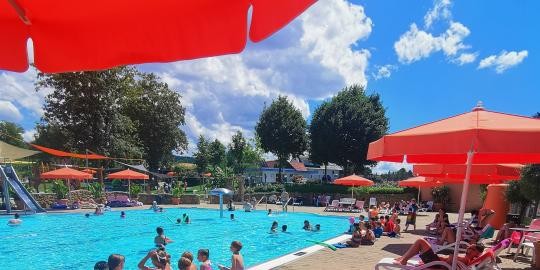 2022 Schwimmbad 8 Palladino Sommer