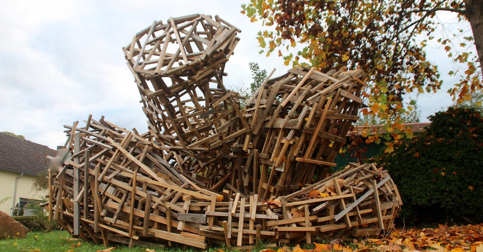 Skulptur Matthäus Thoma - Rückseite Skulptur Matthäus Thoma - Rückseite