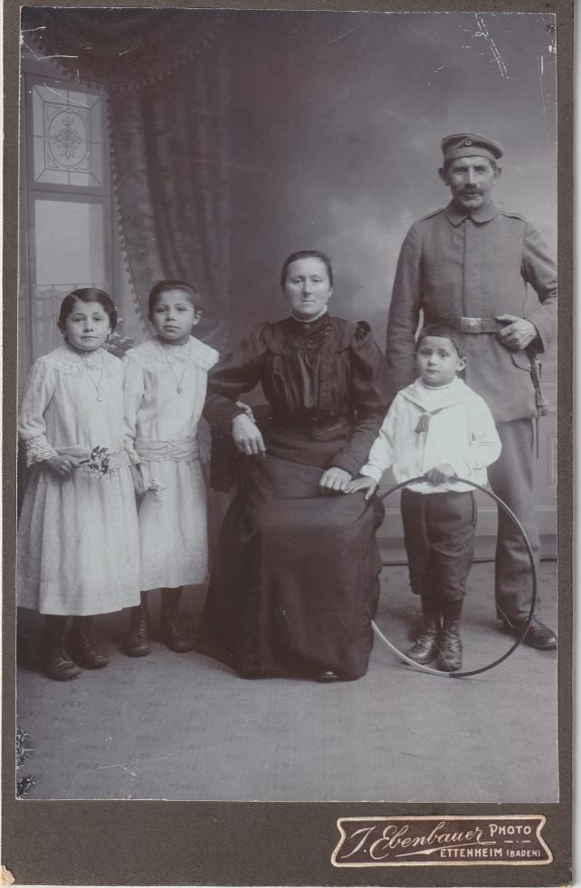 Der letzte Bleicher Adolf Burger mit seiner Familie um 1917 (Foto: Privat)