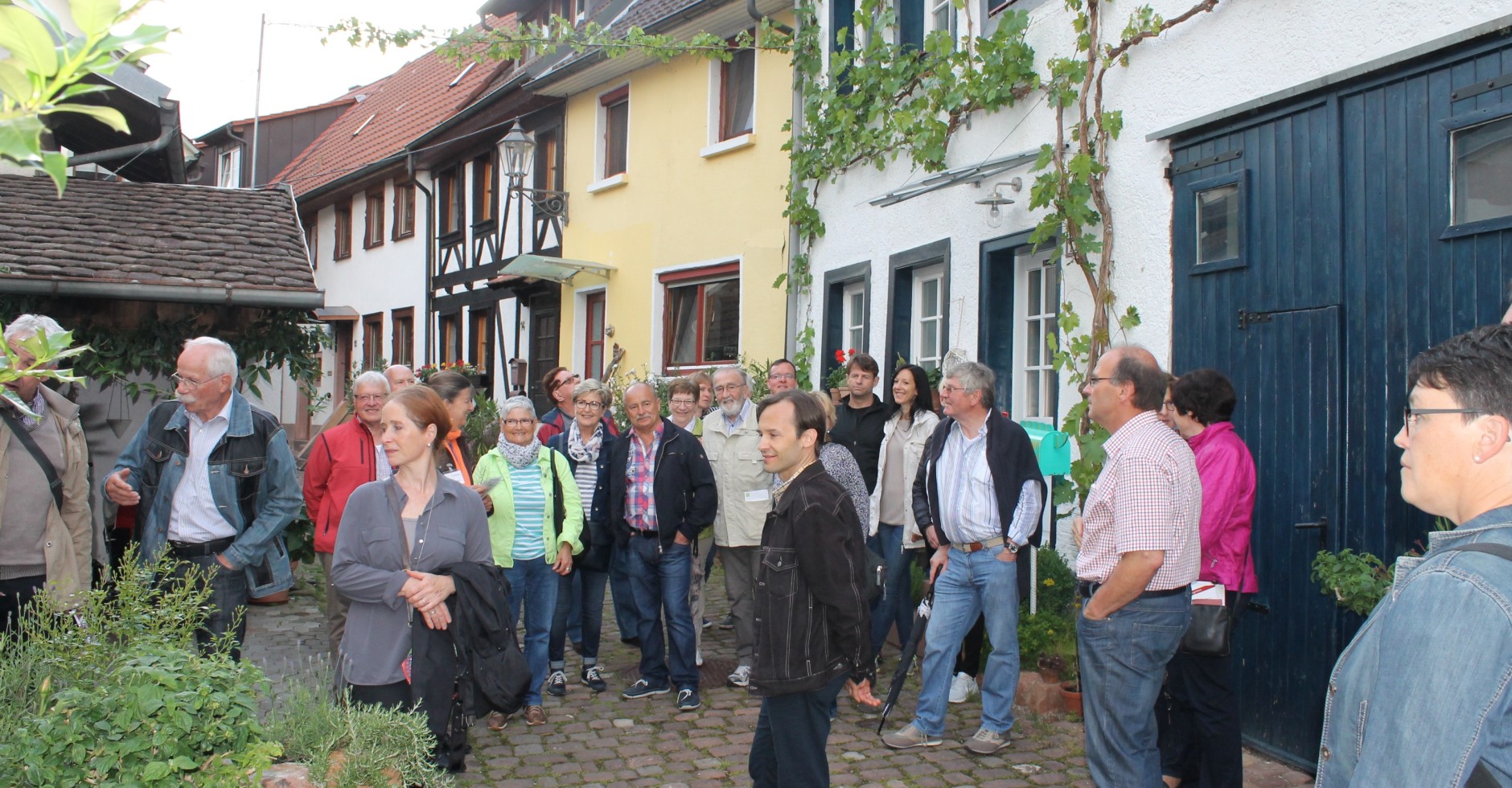 Teilnehmende einer Stadtführung Teilnehmende einer Stadtführung
