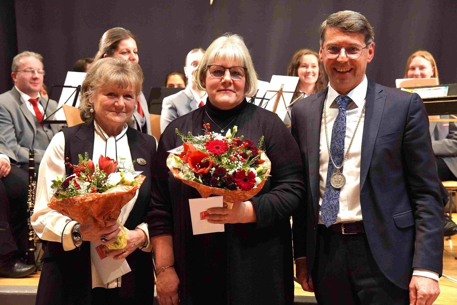 v. l. Ramona Rensich, Ulrike Schmidt, Bürgermeister Bruno Metz