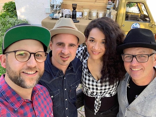 Mitglieder der Desirée Lobe Band