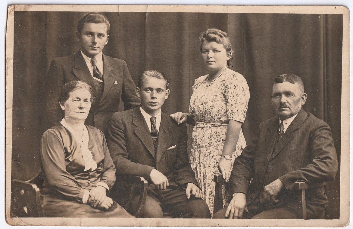 Bild von Stabhalter Albert Moser mit Familie