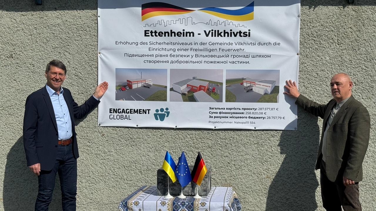 v.l. Bürgermeister Bruno Metz und Gemeindevorsteher Mykhailo Tsiryk