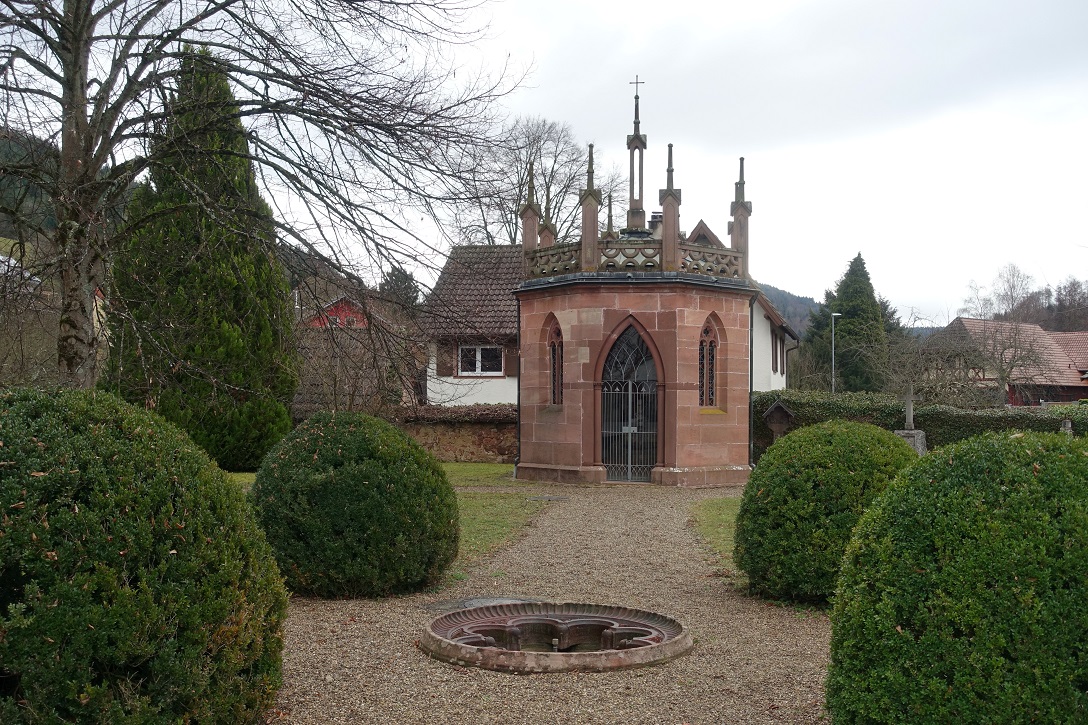 Der alte Friedhof mit der Grabkapelle sowie der Rosette der ehemaligen Ettenheimer Synagoge