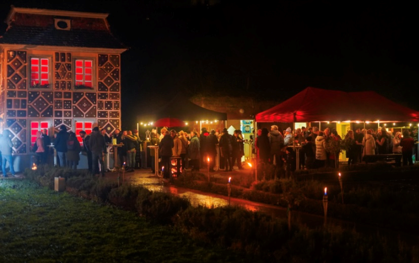 Teilnehmer eines vergangenen Glüh-Gin-Abends im Prinzengarten